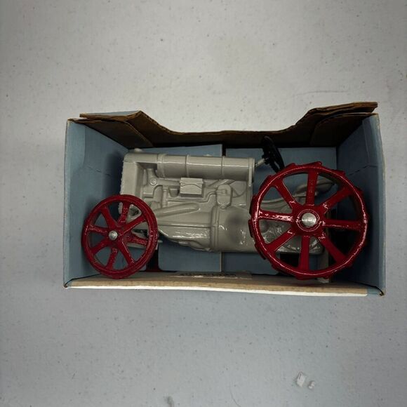 VINTAGE ERTL ANTIQUE FORDSON FARM TRACTOR MODEL # 804 BOXED DIE CAST METAL VTG - Picture 4 of 9